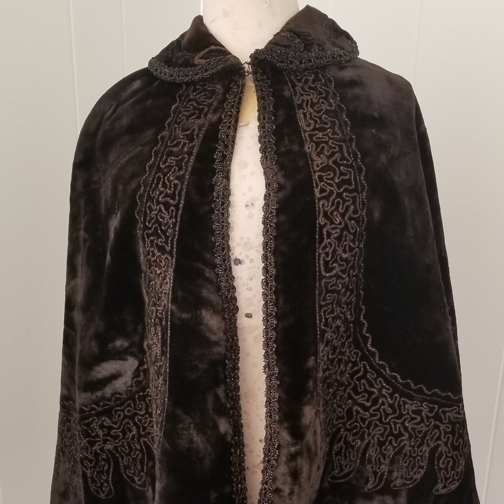 Victorian velvet cape /capelet